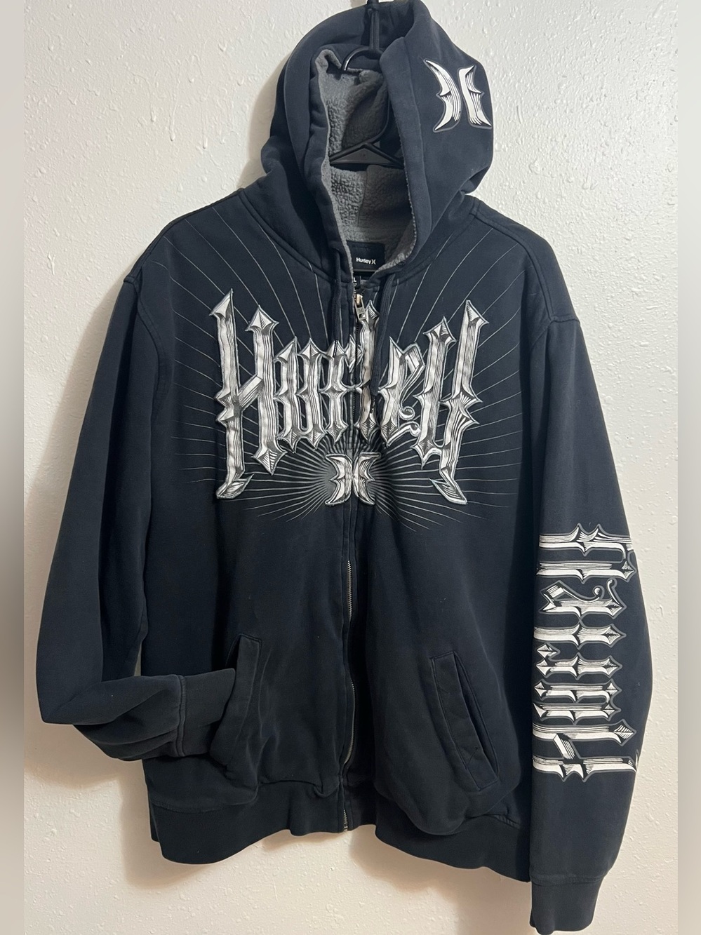 Vintage Hurley Men's Black Zip-Up Graphic Hoodie